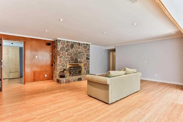 19 Greenbrook Dr, House detached with 2 bedrooms, 2 bathrooms and 2 parking in Toronto ON | Image 10