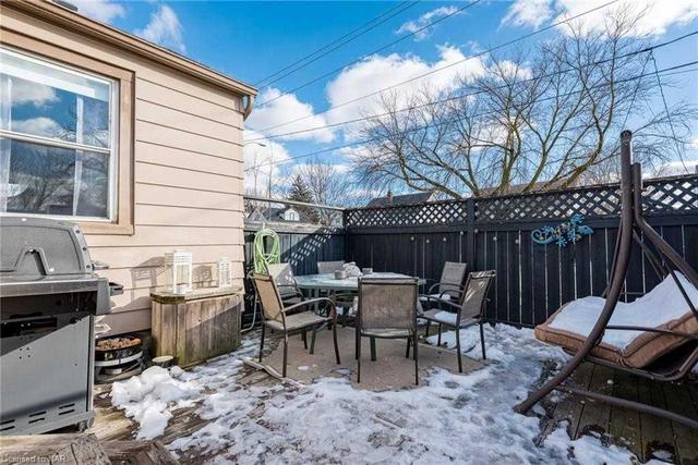 42 Barley Dr, House detached with 2 bedrooms, 1 bathrooms and 2 parking in St. Catharines ON | Image 16
