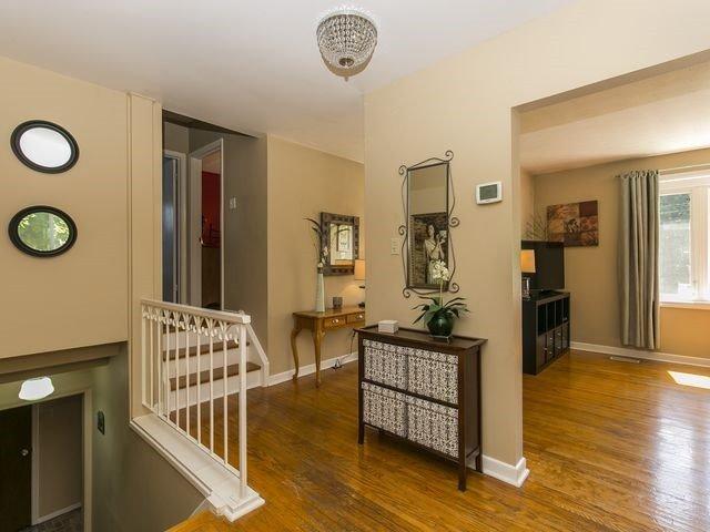 28 Hadrina St, House detached with 3 bedrooms, 1 bathrooms and 5 parking in Brampton ON | Image 5