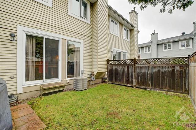 421 Valade Crescent, Townhouse with 3 bedrooms, 2 bathrooms and 2 parking in Ottawa ON | Image 26