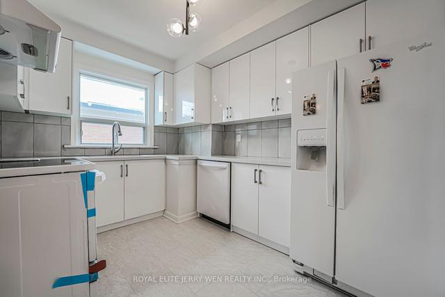 12 North Heights Upper Rd, House detached with 3 bedrooms, 1 bathrooms and 1 parking in Toronto ON | Image 12