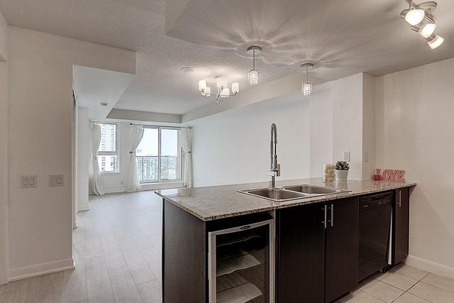 2503 - 25 Town Centre Crt, Condo with 1 bedrooms, 1 bathrooms and 1 parking in Toronto ON | Image 2
