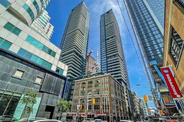 1911 - 125 Blue Jays Way, Condo with 2 bedrooms, 2 bathrooms and 1 parking in Toronto ON | Image 1