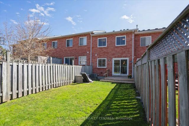 335 Crowder Blvd, House attached with 3 bedrooms, 2 bathrooms and 4 parking in Newmarket ON | Image 4