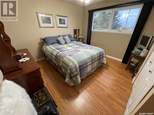109 2nd Street Nw, House detached with 4 bedrooms, 2 bathrooms and null parking in Goodsoil SK | Image 16