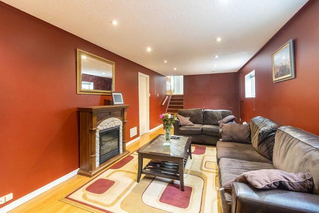 3420 Martins Pine Cres, House semidetached with 3 bedrooms, 2 bathrooms and 2 parking in Mississauga ON | Image 10