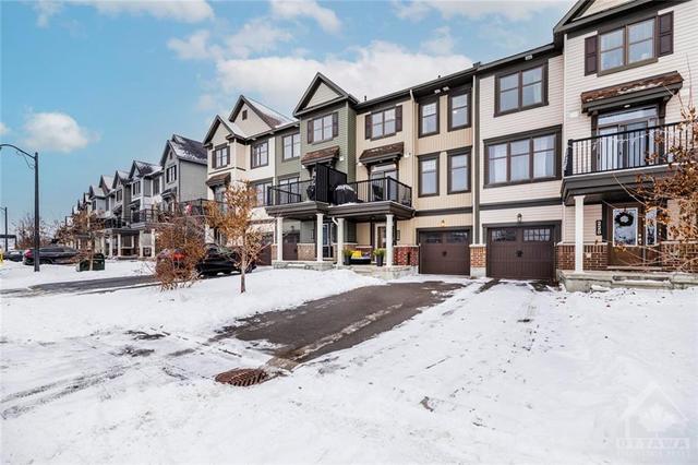 226 Halyard Way, Townhouse with 2 bedrooms, 3 bathrooms and 3 parking in Ottawa ON | Image 2