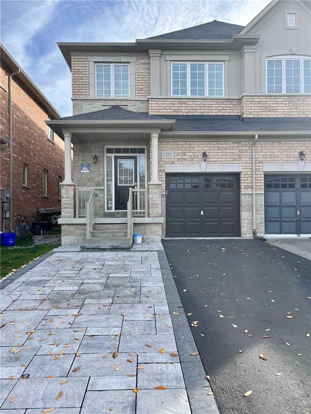 1261 Blencowe Cres, House semidetached with 4 bedrooms, 3 bathrooms and 3 parking in Newmarket ON | Card Image