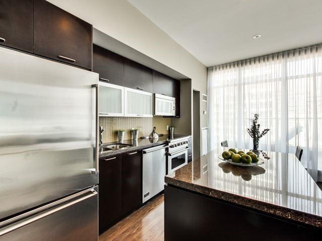 uph15 - 21 Nelson St, Condo with 2 bedrooms, 3 bathrooms and 2 parking in Toronto ON | Image 2