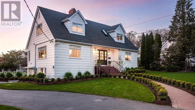 3084 Cadboro Bay Rd, House detached with 5 bedrooms, 3 bathrooms and 2 parking in Oak Bay BC | Image 59