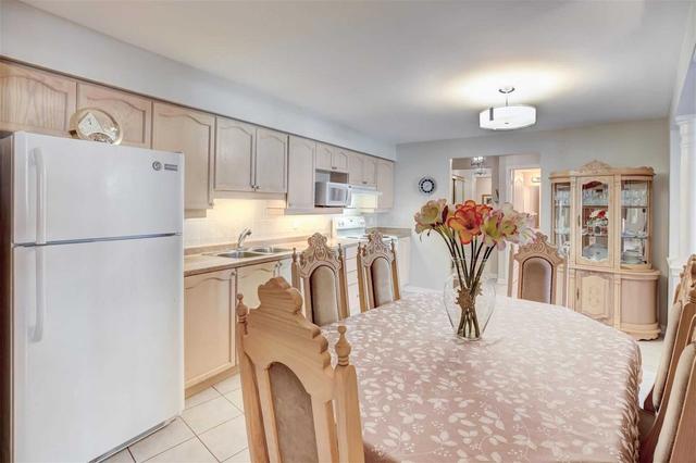201 - 2502 Rutherford Rd, Condo with 2 bedrooms, 2 bathrooms and 1 parking in Vaughan ON | Image 2