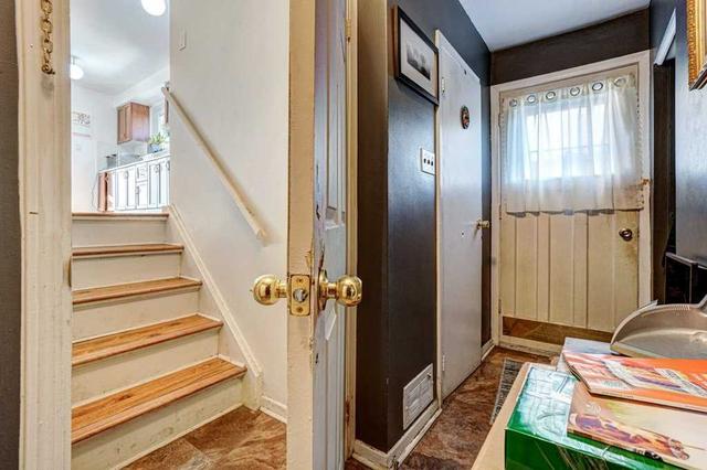 21 Syracuse Cres, House semidetached with 4 bedrooms, 2 bathrooms and 3 parking in Toronto ON | Image 13
