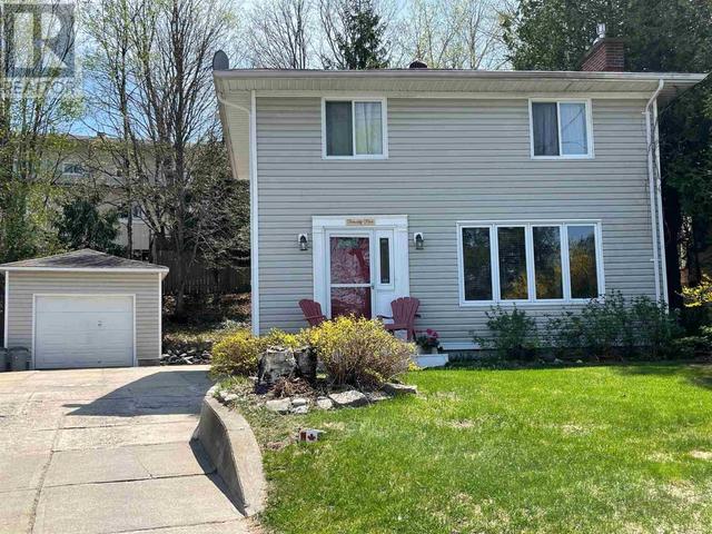 25 Westview Cres, House detached with 3 bedrooms, 1 bathrooms and null parking in Elliot Lake ON | Card Image