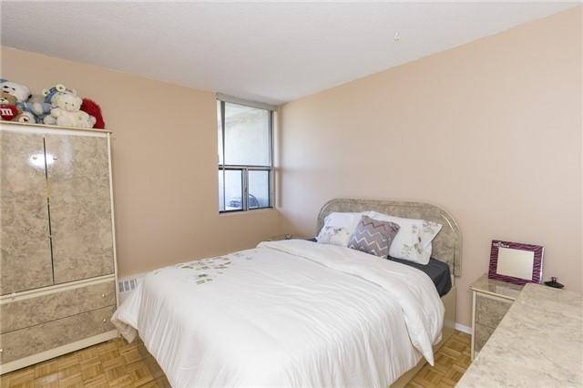 504 - 45 Sunrise Ave, Condo with 3 bedrooms, 2 bathrooms and 1 parking in Toronto ON | Image 10