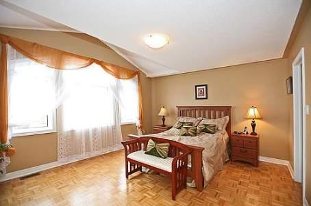 81 Royal Ridge Cres, House detached with 3 bedrooms, 3 bathrooms and 4 parking in Vaughan ON | Image 5