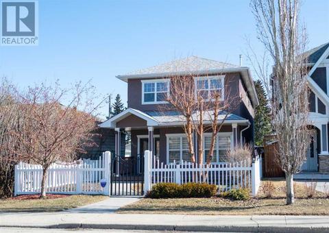 940 40 Street Sw, House detached with 4 bedrooms, 3 bathrooms and 2 parking in Calgary AB | Card Image