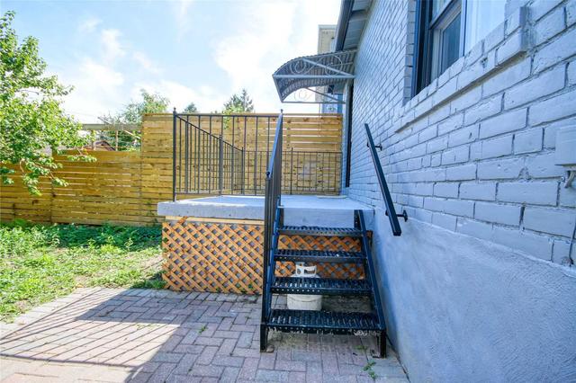 67 Inwood Ave, House detached with 2 bedrooms, 2 bathrooms and 3 parking in Toronto ON | Image 16