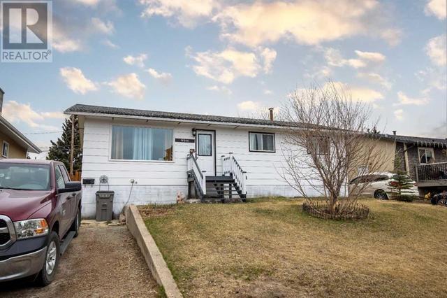 9244 110 Avenue, House detached with 4 bedrooms, 2 bathrooms and 4 parking in Grande Prairie AB | Image 2