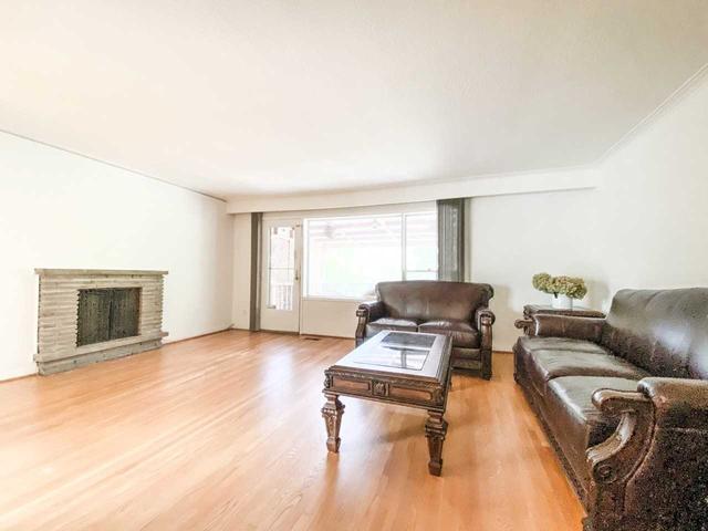 140 Munro Blvd, House detached with 3 bedrooms, 3 bathrooms and 4 parking in Toronto ON | Image 3