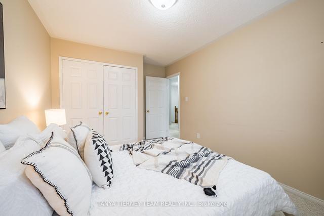 8 Donlevy Cres, House detached with 3 bedrooms, 3 bathrooms and 2 parking in Whitby ON | Image 19