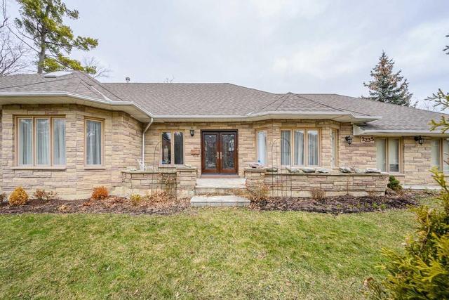 2235 Robin Dr, House detached with 3 bedrooms, 4 bathrooms and 7 parking in Mississauga ON | Image 1