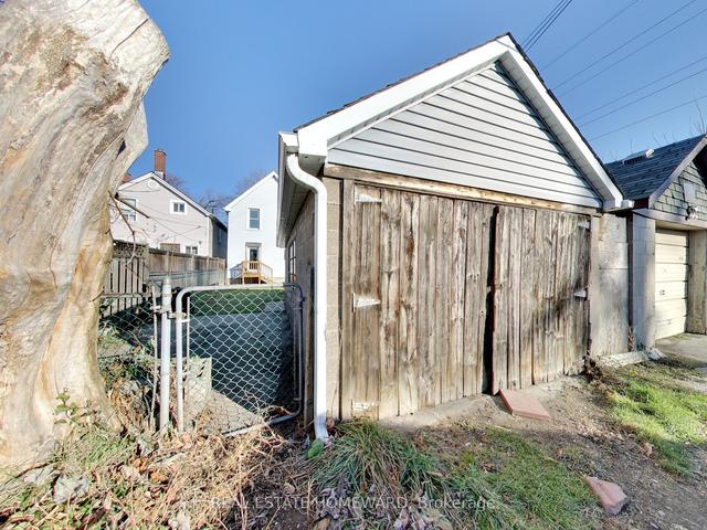 68 Harvey St, House detached with 3 bedrooms, 1 bathrooms and 1 parking in Hamilton ON | Image 31