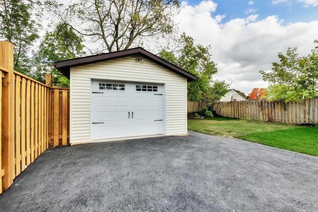 17 Shamrock Crt, House detached with 3 bedrooms, 2 bathrooms and 3 parking in Hamilton ON | Image 28