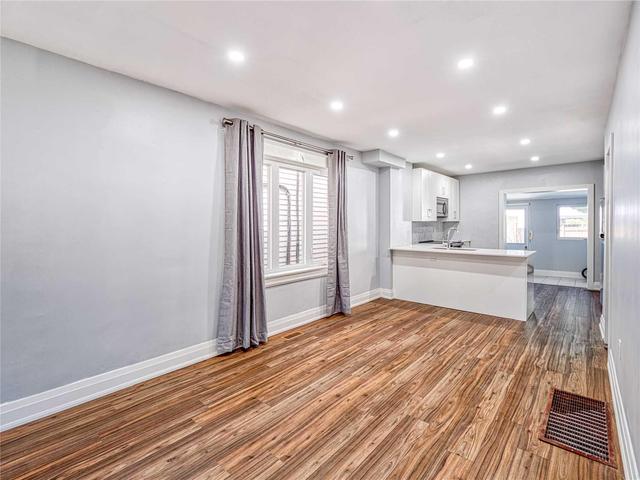 Upper - 376 Rhodes Ave, House semidetached with 3 bedrooms, 2 bathrooms and 1 parking in Toronto ON | Image 3