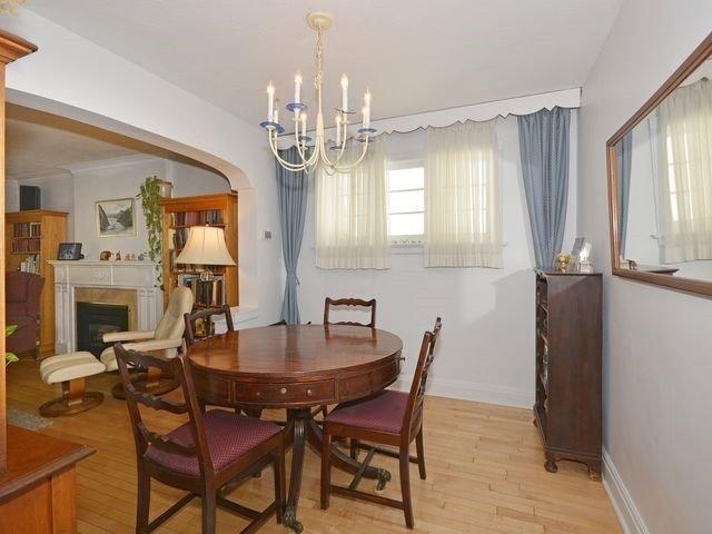 134 Joicey Blvd, House detached with 2 bedrooms, 2 bathrooms and 2 parking in Toronto ON | Image 6