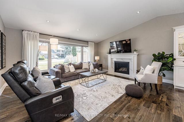 2141 Canterbury Dr, House detached with 3 bedrooms, 3 bathrooms and 6 parking in Burlington ON | Image 6