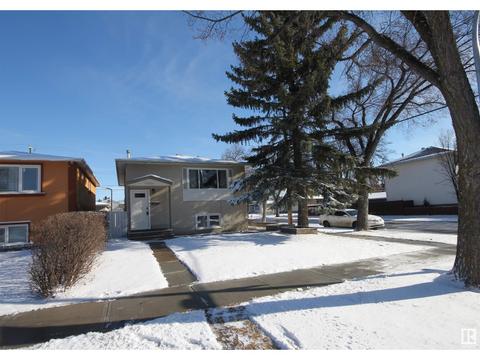 11504 130 Av Nw, House detached with 3 bedrooms, 1 bathrooms and null parking in Edmonton AB | Card Image