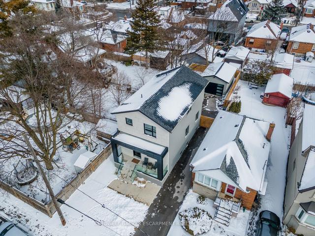 17 Bruton Rd, House detached with 3 bedrooms, 4 bathrooms and 5 parking in Toronto ON | Image 16