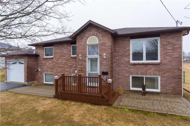 31 Champlain Blvd, House detached with 2 bedrooms, 2 bathrooms and 4 parking in Kawartha Lakes ON | Image 4