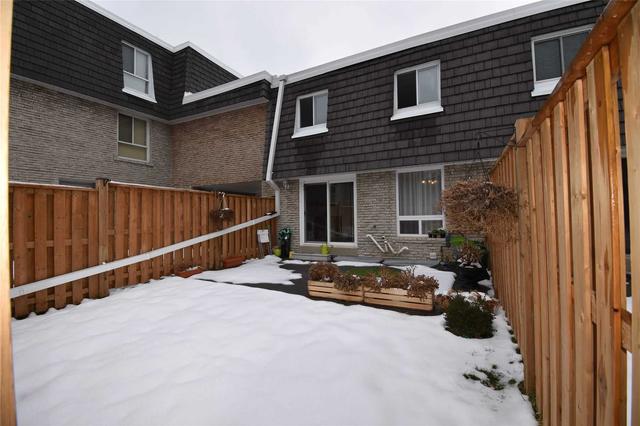 14 Tangle Briar Way, Townhouse with 3 bedrooms, 3 bathrooms and 2 parking in Toronto ON | Image 11