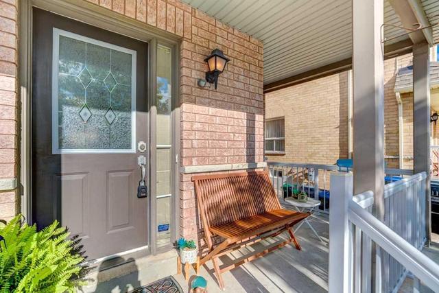 5917 Manzanillo Cres, House semidetached with 3 bedrooms, 3 bathrooms and 1 parking in Mississauga ON | Image 2