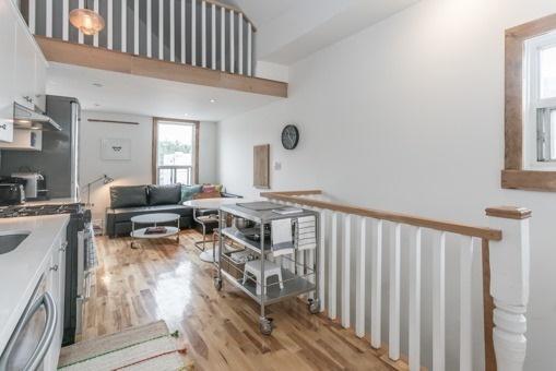 Upper - 293 Harbord St, House detached with 1 bedrooms, 1 bathrooms and null parking in Toronto ON | Image 3