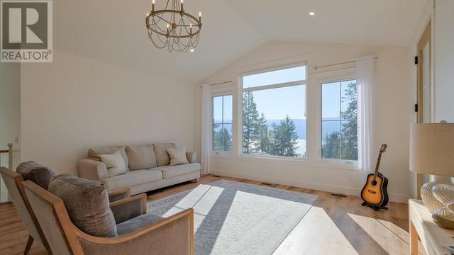 10290 Columbia Way, House detached with 4 bedrooms, 2 bathrooms and 6 parking in Central Okanagan West BC | Image 15