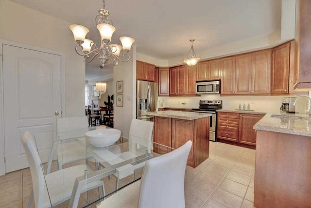 1994 Oana Dr, Townhouse with 2 bedrooms, 3 bathrooms and 2 parking in Mississauga ON | Image 6