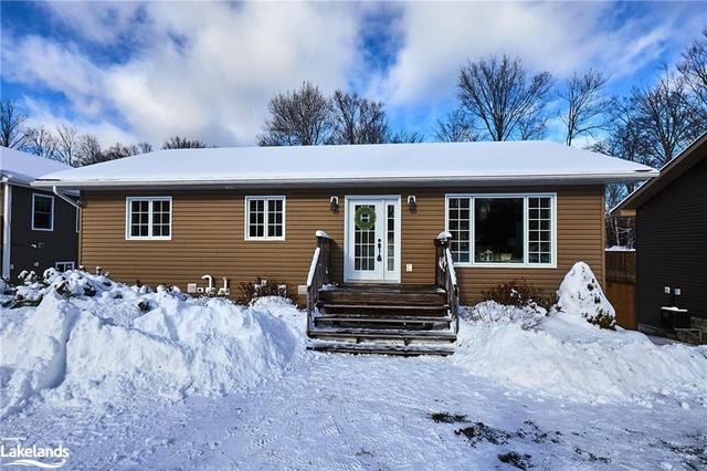 246 Townline Road W, House detached with 4 bedrooms, 2 bathrooms and 8 parking in Huntsville ON | Image 1