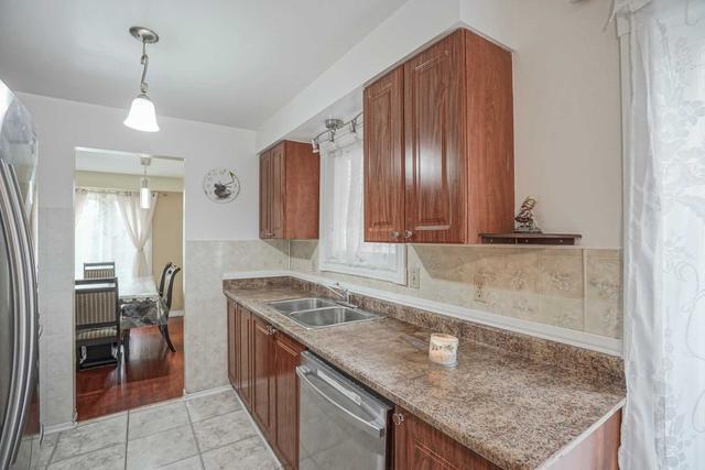 29 Junewood Cres, House detached with 4 bedrooms, 3 bathrooms and 3 parking in Brampton ON | Image 8