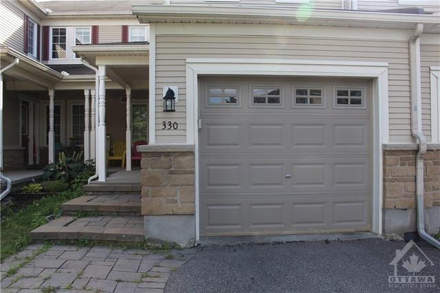 330 Quetico Private, Townhouse with 3 bedrooms, 3 bathrooms and 2 parking in Ottawa ON | Image 2