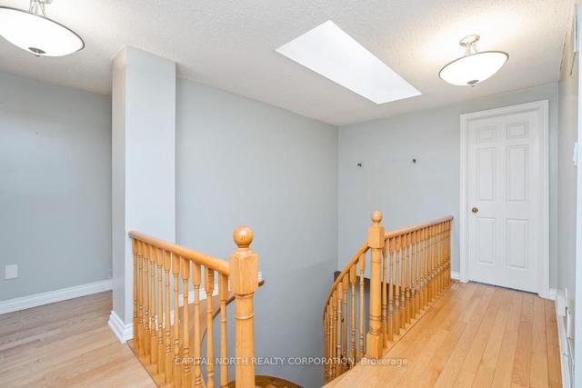 12 Oakmount Cres, House detached with 4 bedrooms, 3 bathrooms and 4 parking in Vaughan ON | Image 11