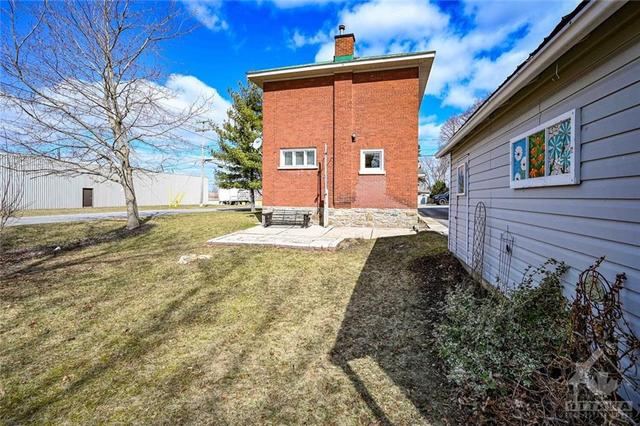 37 Glen Avenue, House detached with 3 bedrooms, 1 bathrooms and 4 parking in Smiths Falls ON | Image 27