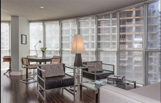 1004 - 24 Wellesley St, Condo with 1 bedrooms, 1 bathrooms and null parking in Toronto ON | Image 2