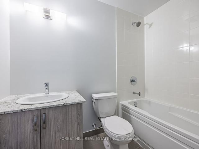 301 - 10 Meadowglen Pl, Condo with 3 bedrooms, 2 bathrooms and 0 parking in Toronto ON | Image 11