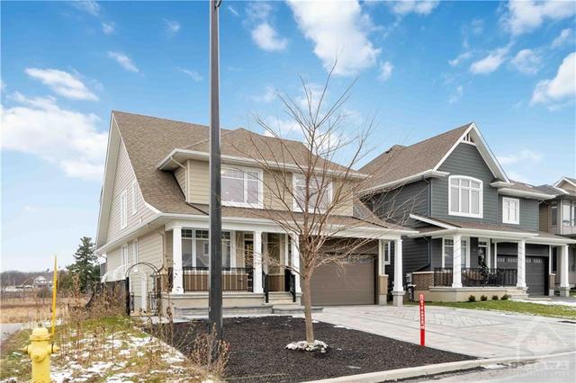 122 Escarpment Crescent, House detached with 4 bedrooms, 5 bathrooms and 6 parking in Ottawa ON | Image 2