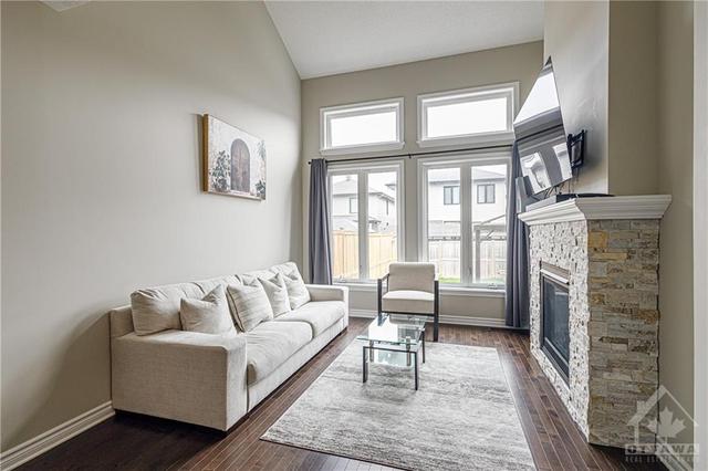 317 Livery Street, Townhouse with 3 bedrooms, 3 bathrooms and 3 parking in Ottawa ON | Image 13