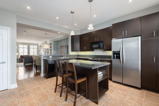29 Shires Lane, House attached with 3 bedrooms, 3 bathrooms and 2 parking in Toronto ON | Image 2