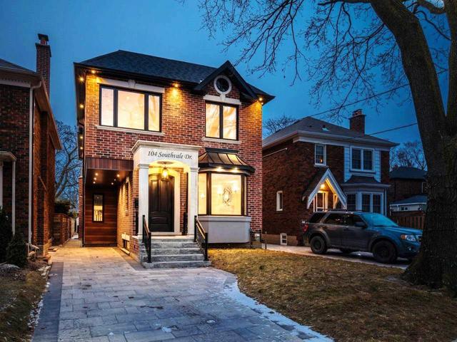 104 Southvale Dr, House detached with 4 bedrooms, 5 bathrooms and 3 parking in Toronto ON | Image 1