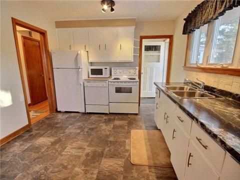 1183 Roselawn Pl, House detached with 3 bedrooms, 2 bathrooms and 6 parking in Kingston ON | Image 3
